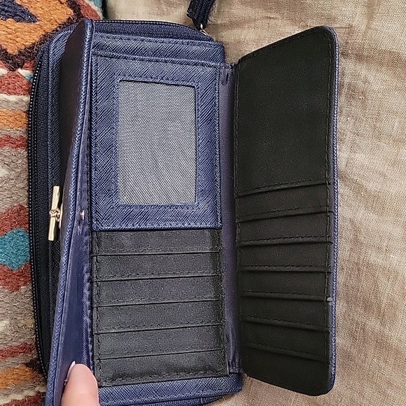 Nautica Navy Blue Wallet/Wristlet ID Safe RFID Protection 0 - Picture 3 of 11